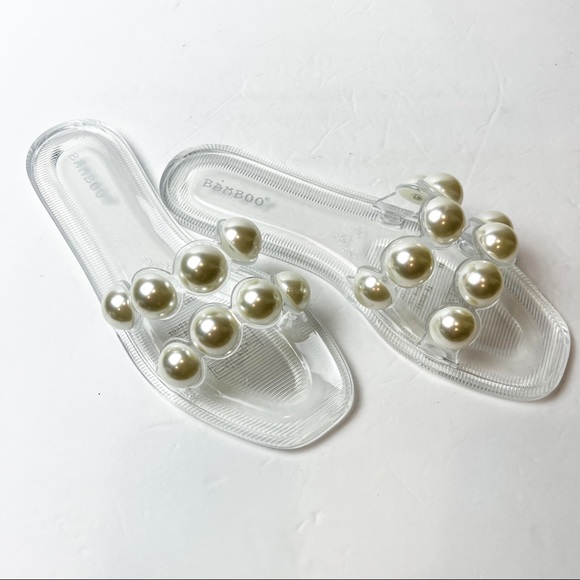 Forever 21 | Clear Pearl Ball Stud-Embellished Flat Jelly Sandals - Picture 3 of 9